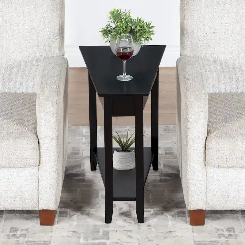 Table d'appoint traditionnelle en forme de coin avec étagères
