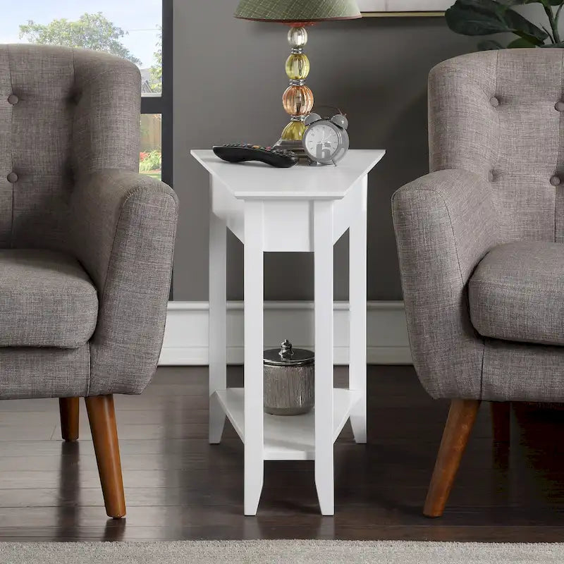 Table d'appoint traditionnelle en forme de coin avec étagères