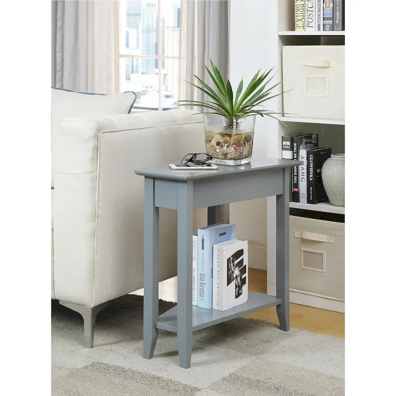 Table d'appoint traditionnelle en forme de coin avec étagères