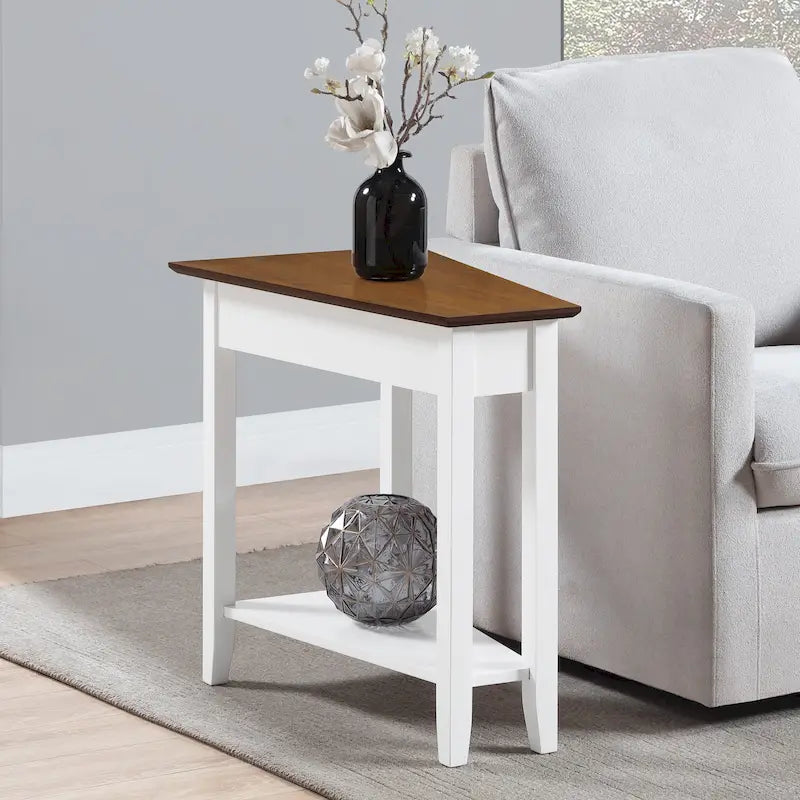 Table d'appoint traditionnelle en forme de coin avec étagères