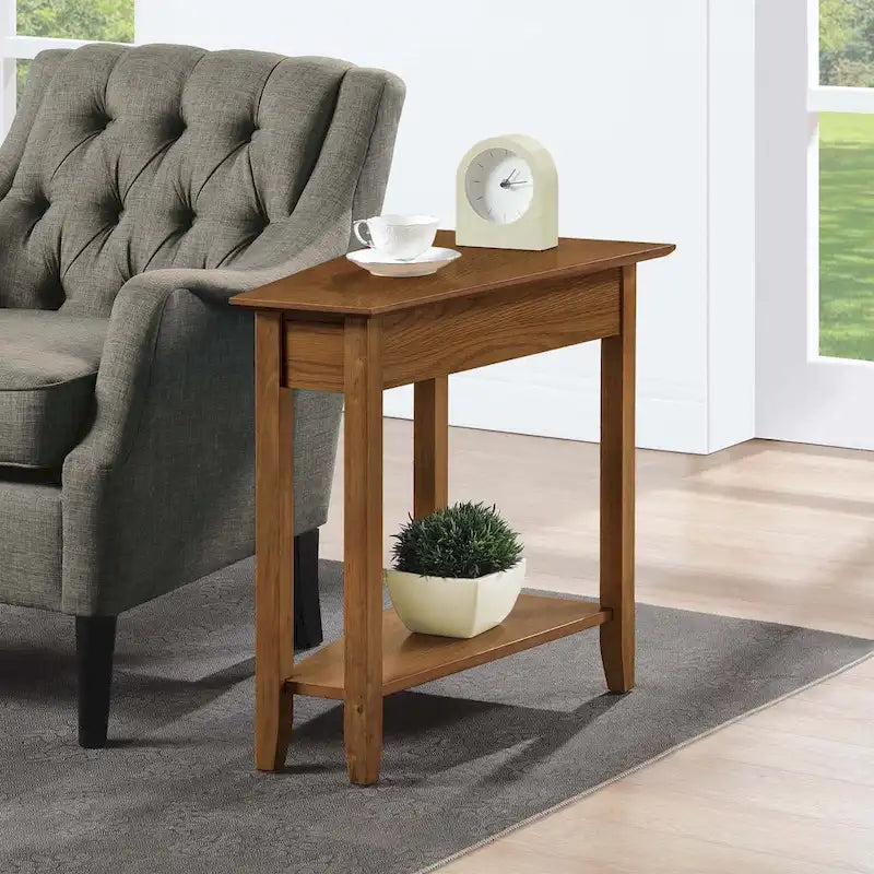 Table d'appoint traditionnelle en forme de coin avec étagères