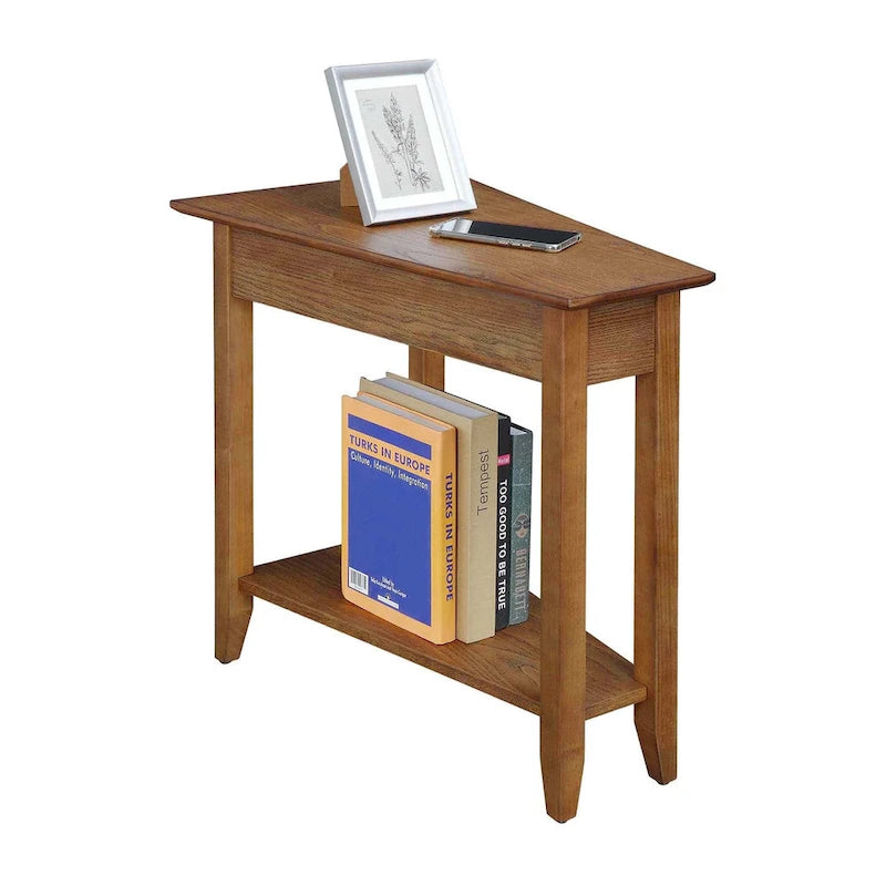 Table d'appoint traditionnelle en forme de coin avec étagères