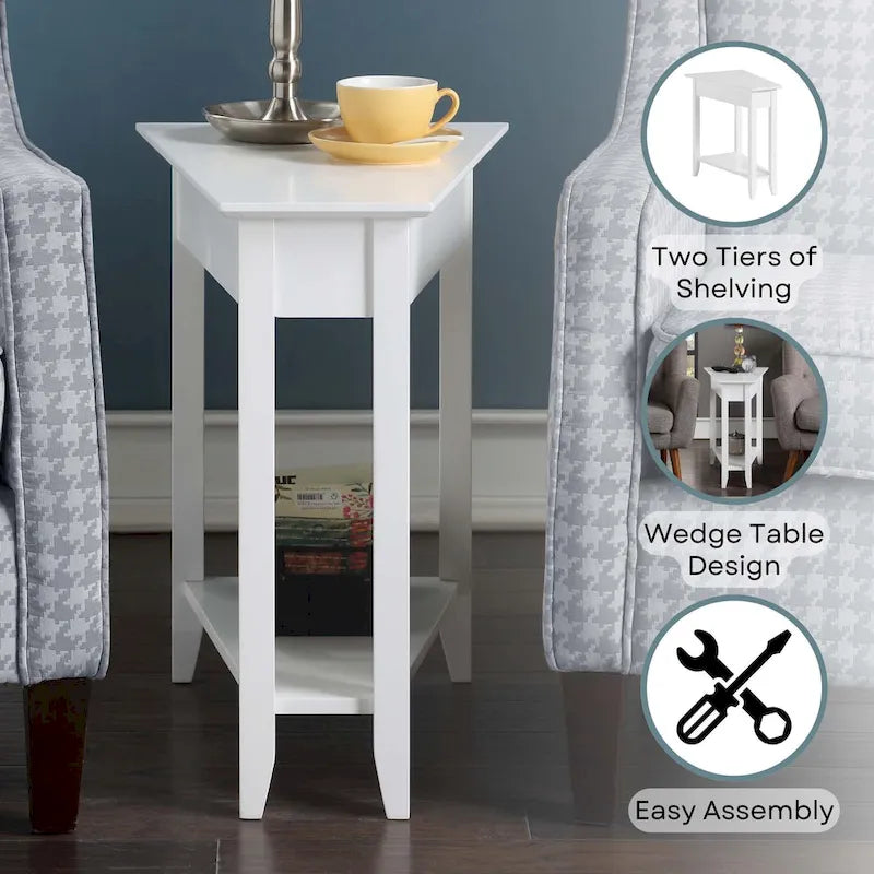 Table d'appoint traditionnelle en forme de coin avec étagères