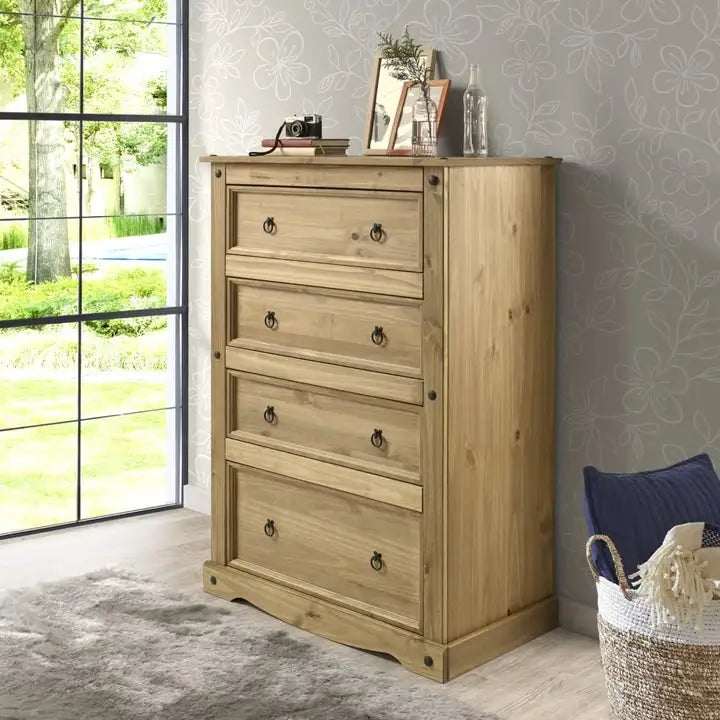 Coiffeuse en bois à quatre tiroirs