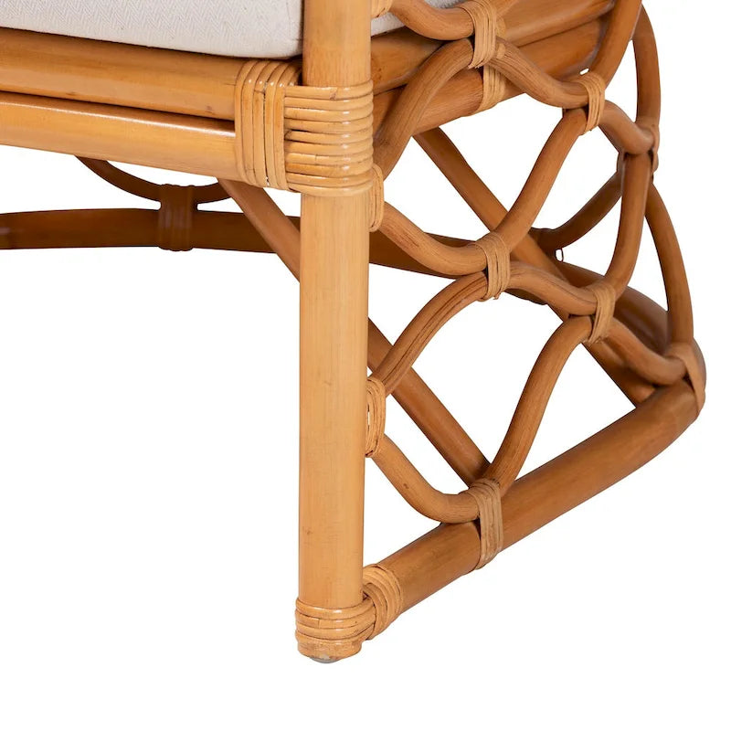 Fauteuil en rotin couleur miel clair bohème