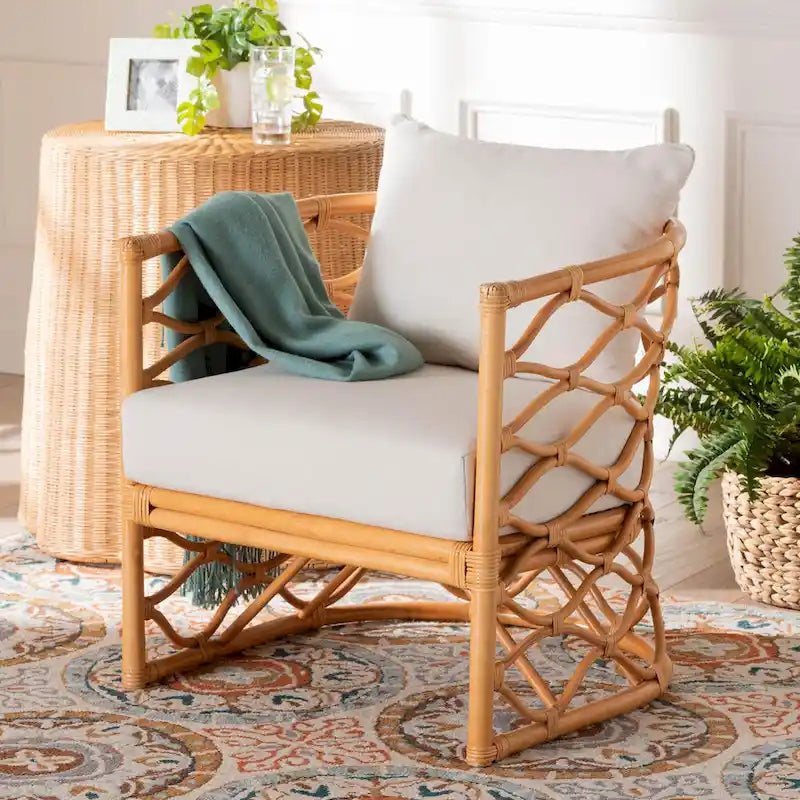 Fauteuil en rotin couleur miel clair bohème