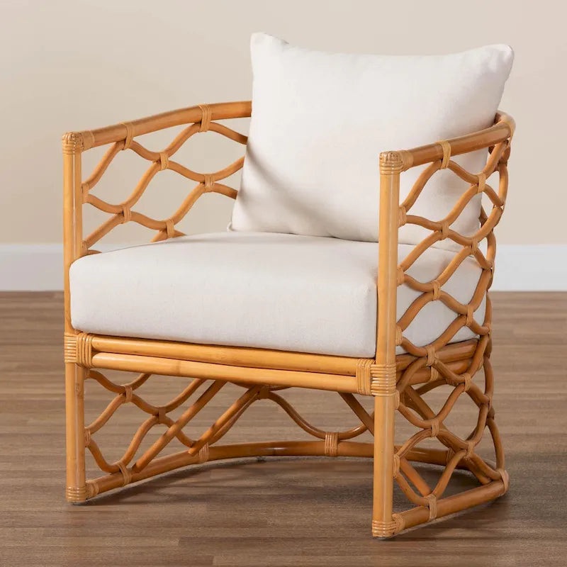 Fauteuil en rotin couleur miel clair bohème