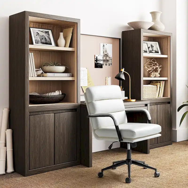 Chaise de bureau moderne en similicuir avec inclinaison verrouillable et fonction d'inclinaison centrale.
