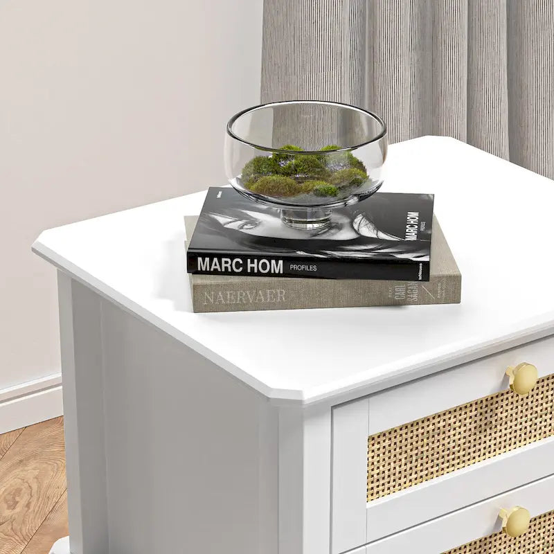 Table de chevet moderne de 71 cm de haut avec 2 tiroirs, en bois et rotin, avec étagère de rangement pour chambre à coucher, couleur blanche