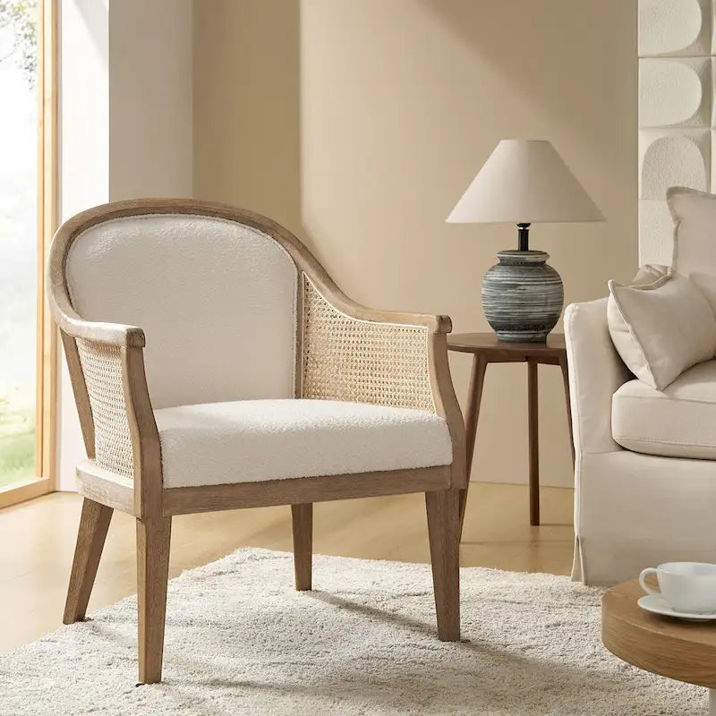 Fauteuil en rotin et bois massif style fermette.