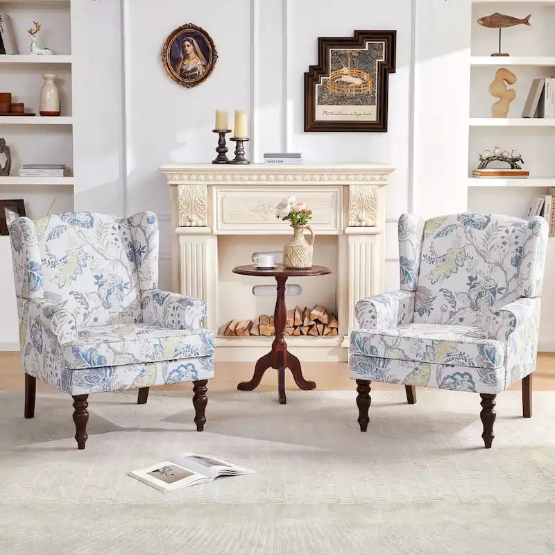 Deux fauteuils décoratifs à pieds inclinés