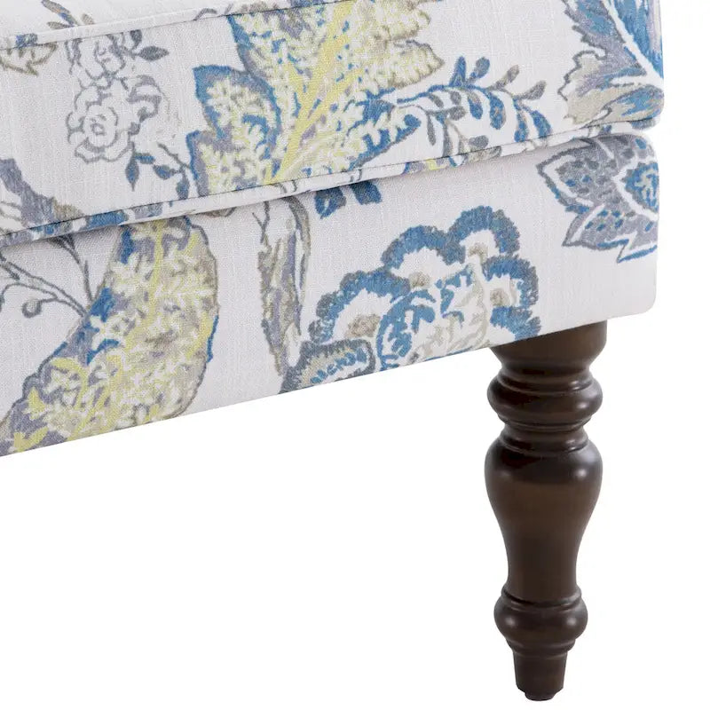 Deux fauteuils décoratifs à pieds inclinés